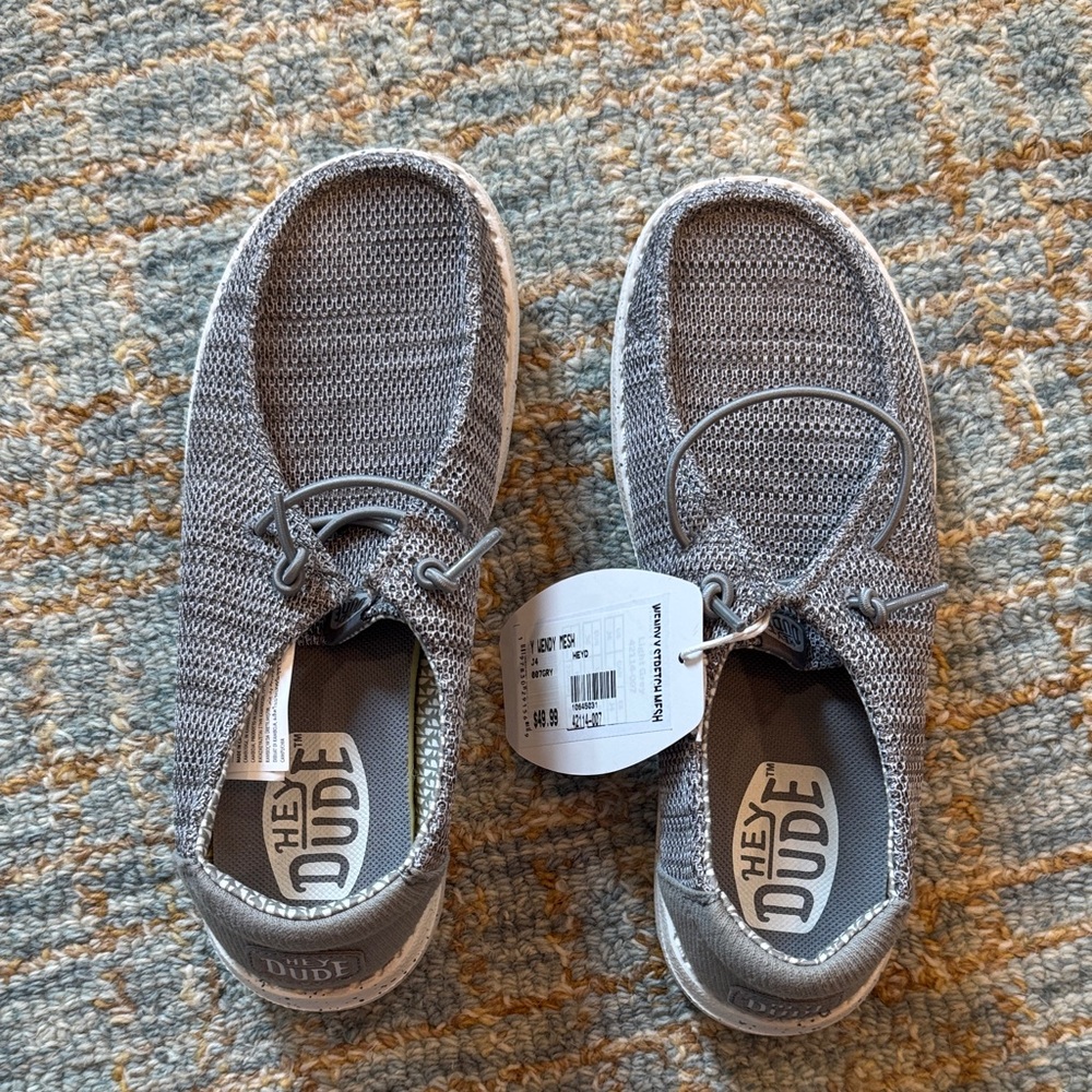 NWT Hey Dude boys size J4